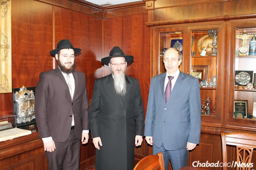 From left: Riss, Chief Rabbi of Russia Berel Lazar and Levinthal at the Marina Roscha Synagogue in Moscow