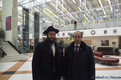 Chief Rabbi of Birobidzan Eliyahu Riss, left, with Levinthal at the Jewish Museum in Moscow