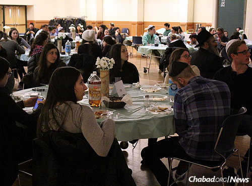 The crowd listens intently to speakers at the closing event event last month, where about 150 students gathered for an inspirational Hakhel banquet. (Photo: Chabad of Binghamton/D. Grafman)