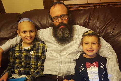 Shmulie with his father, Rabbi Yossi Brackman, and brother, Mendel.