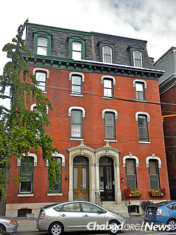 Typical housing in Northern Liberties, where Rabbi Gedaliah and Shevy Lowenstein run a Chabad center (Photo: Wikimedia Commons)