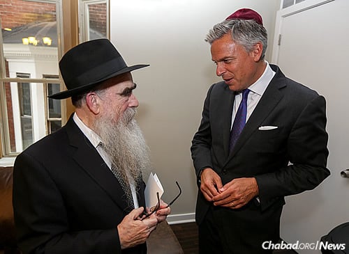 Rabbi Avrohom Shemtov, left, with Huntsman (Photo: Marc Smiler)