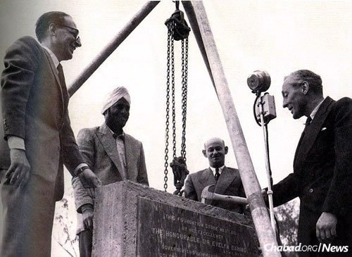 Governor of Kenya Sir Evelyn Baring, right, lays the cornerstone of the synagogue building. (Photo: Courtesy of the Nairobi Hebrew Congregation)