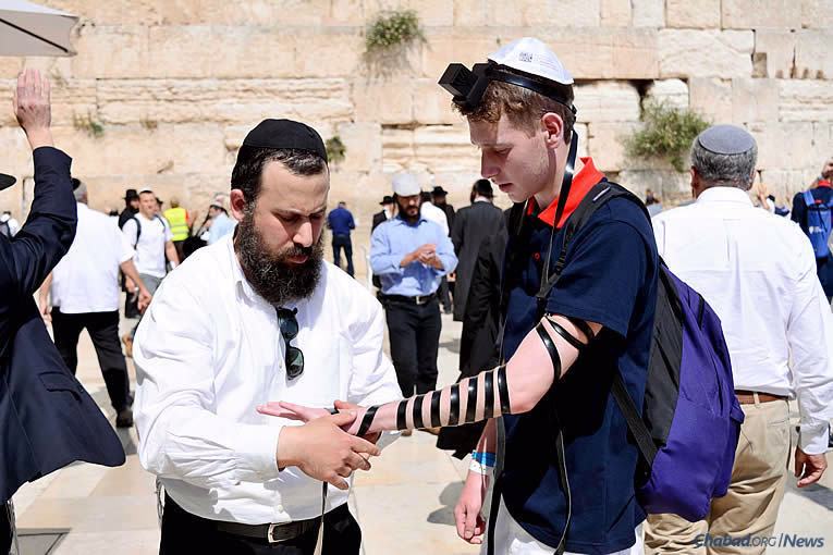 Rabbi Yossi Halperin directs one of the busiest Chabad-Lubavitch centers in the world: the one at the Western Wall in Jerusalem. Thousands of Jews approach the Chabad stand on an average day looking for spiritual help, physical help and everything in between. (Photo: Chabad of the Western Wall)