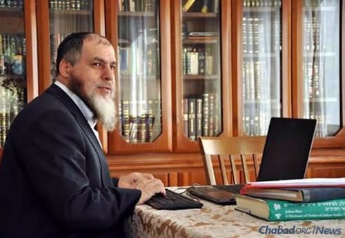 Legally blind, YomTov Guindi spends the majority of his waking hours working with specially adapted software, bringing Torah to the Arabic-speaking world.