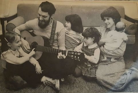 The author and his family in 1977, a year after returning to Buffalo after spending time in Morristown yeshiva.