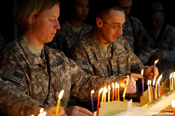 Lighting the Hanukkah menorah in the US Army. (Photo: Courtesy of the Aleph Institute)