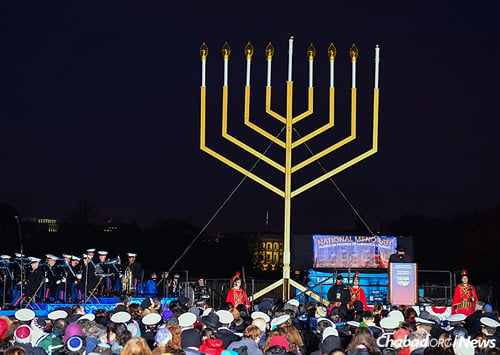 The ceremony, free of charge and open to all, draws thousands of attendees each year to the Ellipse in front of the White House lawn. (Photo: Baruch Ezagui)