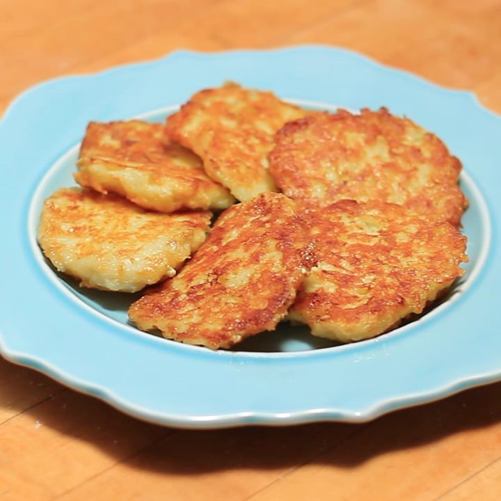 What Are Latkes? Plus: A Simple Potato Latke Recipe - Kosher Recipes ...