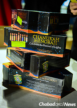Menorah kits will be handed out at the event. (Photo: Baruch Ezagui)