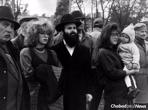 Rabbi Shmuel and Chana Kaminezki in 1991