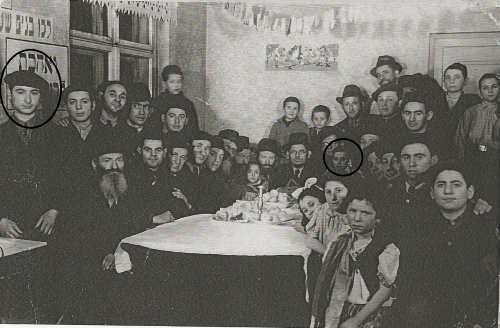 ישראל טורן (בעיגול מימין) ויעקב שפרינגר (בעיגול משמאל) בבית היתומים