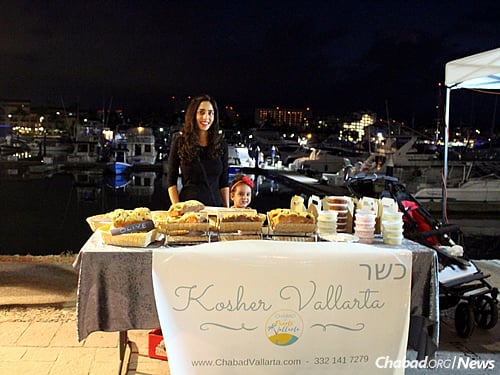 Mushkie Hecht sets up a table at the Puerto Vallarta farmers market on Thursdays, often staying until dark.