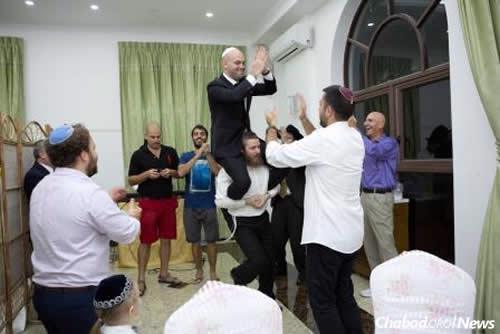 The groom, Vadim Mitropolitansky, is an Israeli who now lives in Bangkok. When the two decided to tie the knot, they chose to do so at Chabad in Phnom Penh.